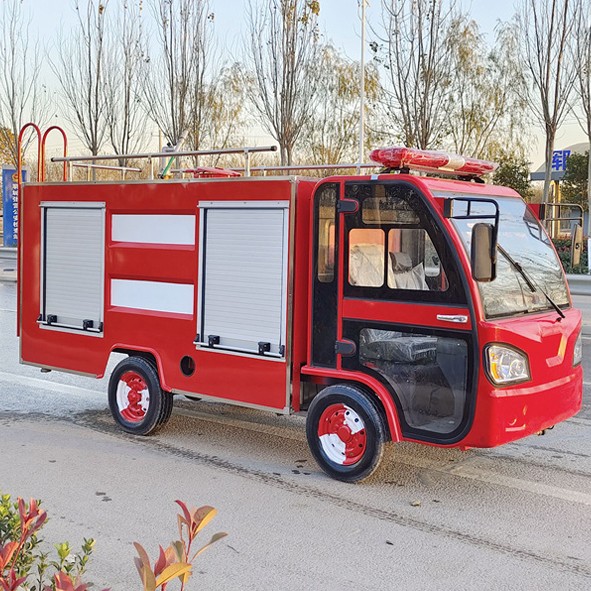 Caminhão de bombeiros elétrico com tanque de água